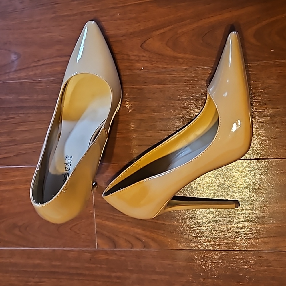 Size 10 shoedazzle pumps